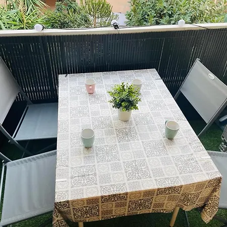 Climatise, 50 M De La Prom, Wifi Apartment *