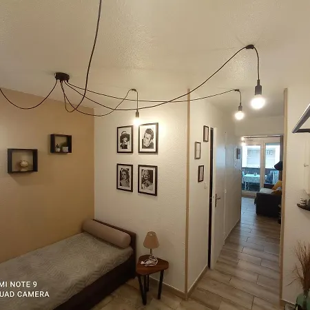 Climatise, 50 M De La Prom, Wifi Apartment