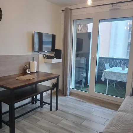 Climatise, 50 M De La Prom, Wifi Apartment