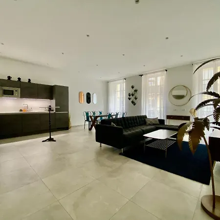 Urban 5 Apartment *