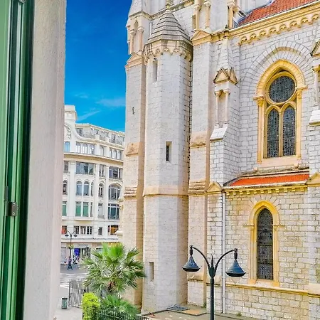 Hotel Du Centre, Un Ammi