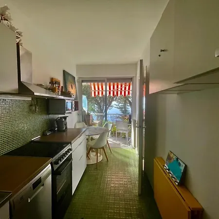 Stunning View And Pool Big Location Apartment