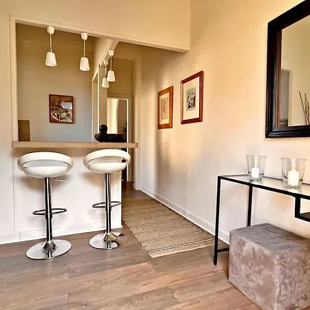 Au Petit Bourgeois Apartment *