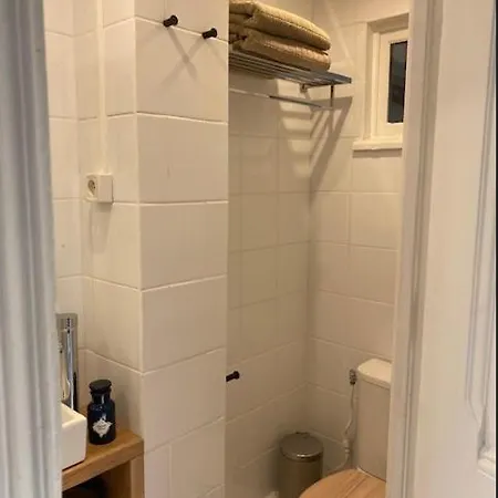 Apartment Le Palais, Avec Cuisine Et Espace Repas Separes, Dans Immeuble Nicois, Port De Nice, Vieux Nice, Place Du Pin Et Garibaldi, Colline Du Chateau, A 2 Minutes De La Promenade Des *