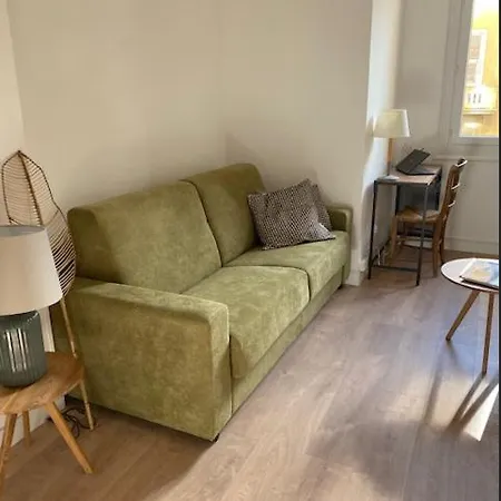 Le Palais, Avec Cuisine Et Espace Repas Separes, Dans Immeuble Nicois, Port De Nice, Vieux Nice, Place Du Pin Et Garibaldi, Colline Du Chateau, A 2 Minutes De La Promenade Des Apartment *