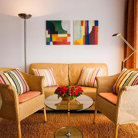 Les Oliviers: Serene Rooftop Retreat With Sea Views And Pool Apartment Nice