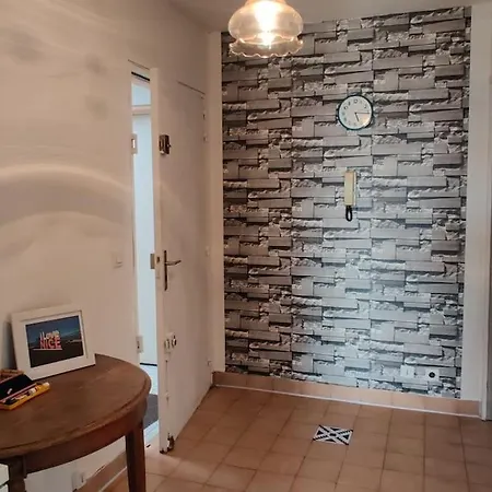 Apartment 2 Bedroom Flat With Terrasse & Car-park Ouest *