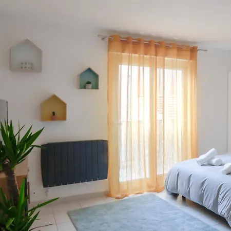 #17 Sixties Du Port Ac 10mins Walk To Old Town & Port Apartment *