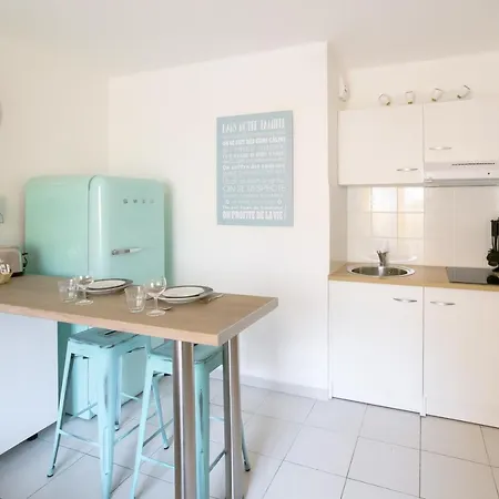 Apartment #17 Sixties Du Port Ac 10mins Walk To Old Town & Port