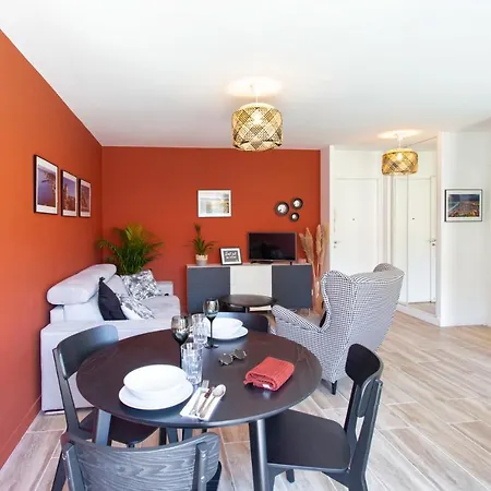 Apartment #4 Papon Parking Climatise Terrasse & Wifi 5mins A Pieds Du Vieux