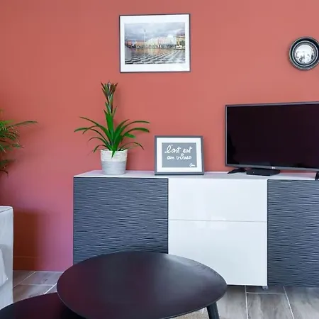 Apartment #4 Papon Parking Climatise Terrasse & Wifi 5mins A Pieds Du Vieux *