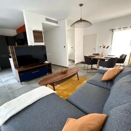 Blue Pearl 102 Apartment *
