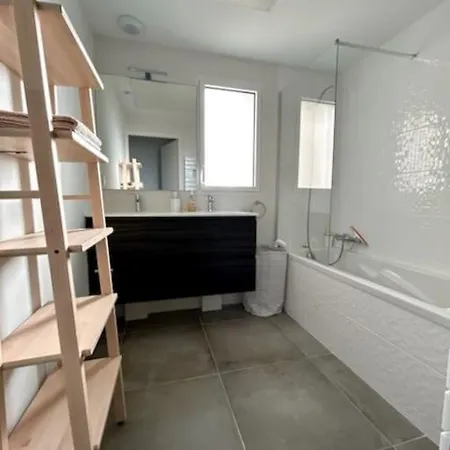 Blue Pearl 102 Apartment *
