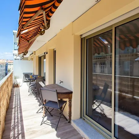 #4 Papon Parking Climatise Terrasse & Wifi 5mins A Pieds Du Vieux *