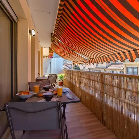 #4 Papon Parking Climatise Terrasse & Wifi 5mins A Pieds Du Vieux Apartment