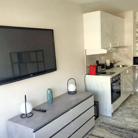 Apartment Beachfront On Promenade Des Nice