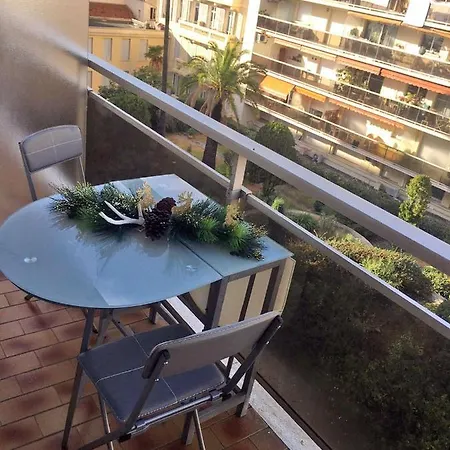 Beachfront On Promenade Des Apartamento