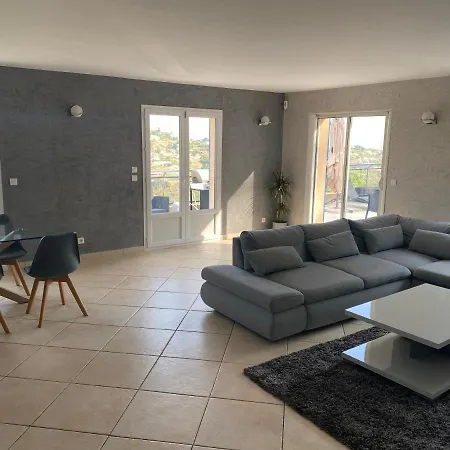Spacieuse Nicoise Au Calme Avec Piscine Villa