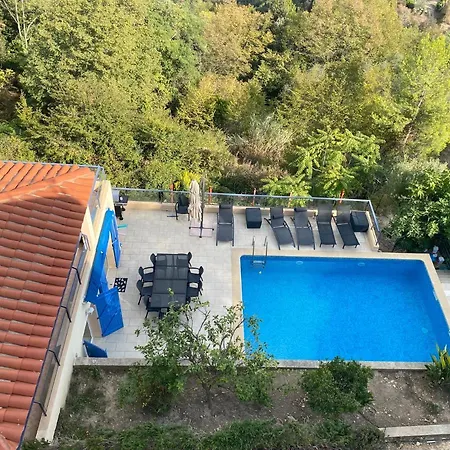 Spacieuse Nicoise Au Calme Avec Piscine Nice