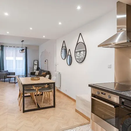 Decorated 2 Bedrooms Air Conditionning, Center Apartment