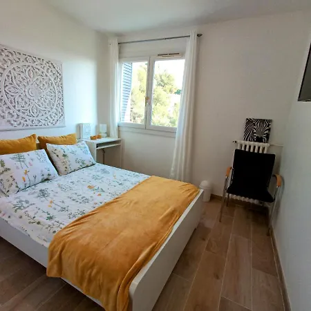 Private In Renovated - Tram 1 Min Walk 홈스테이