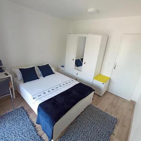 홈스테이 Private In Renovated - Tram 1 Min Walk