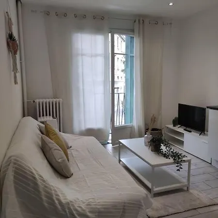 Ville: Cosy White Apartment *