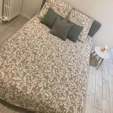 Ville: Cosy White Apartment