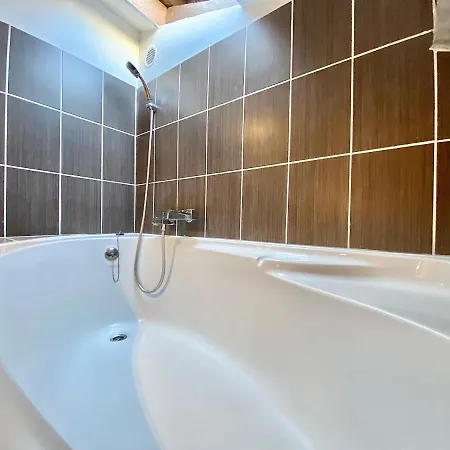 Lovely & Cozy Duplex Heart Of With Bathtub! Nice