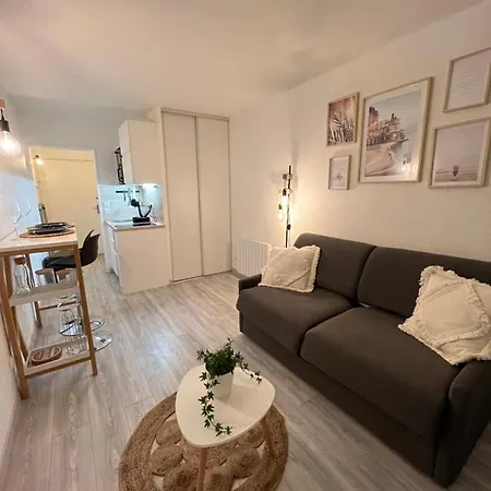 Apartment Port