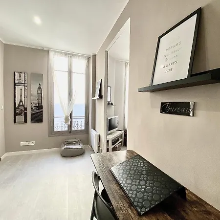 Lovely & Cozy Duplex Heart Of With Bathtub!