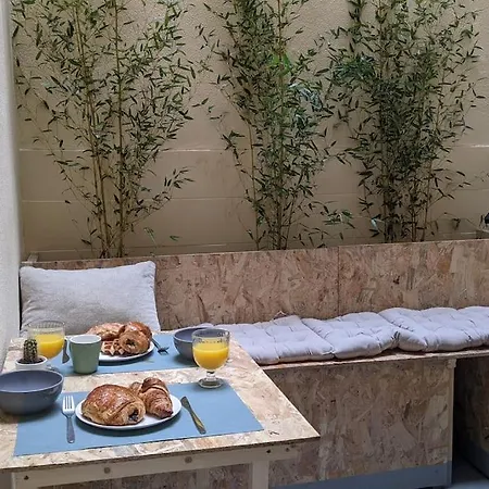 Avec Patio Privatif A 5 Min A Pied De La Apartment *