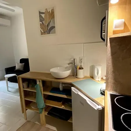 Apartment Avec Patio Privatif A 5 Min A Pied De La *