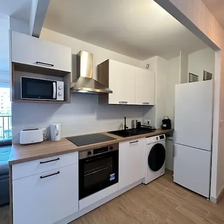 Superbe Neuf - 5min Walk Apartment
