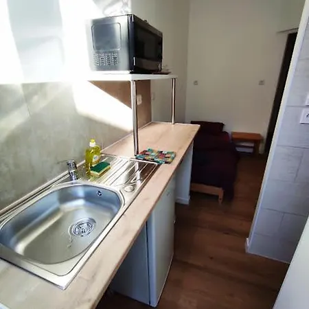 Lyonnais Hostal