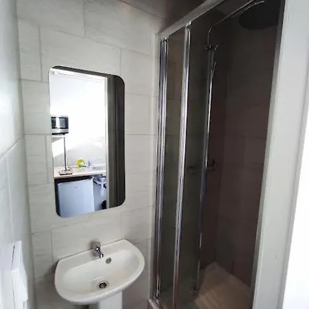 Hostal Lyonnais
