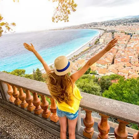 Riviera: Hyper-central With Sea-view Balcony Nice