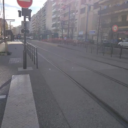 Elegant F1 Proche Tramway Et Nizza