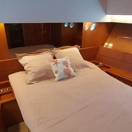 Yacht Charter Cannes Antibes Botel