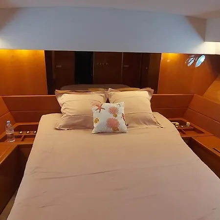 Botel Yacht Charter Cannes Antibes *