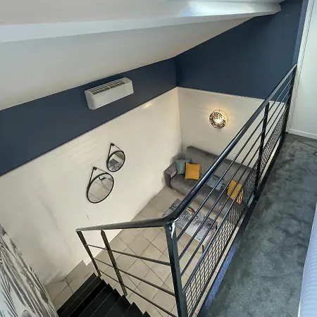 Near Promenade 4 People Apartment