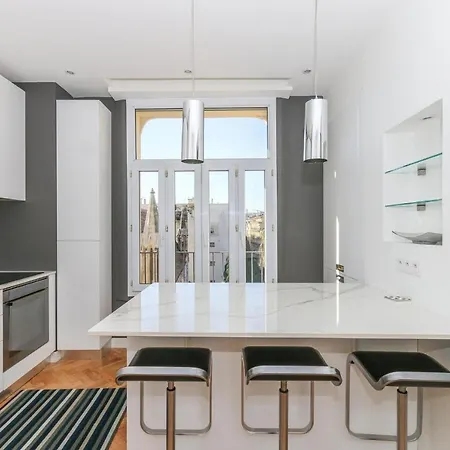 Modern Walking Distance To Beach In Carre D'or *