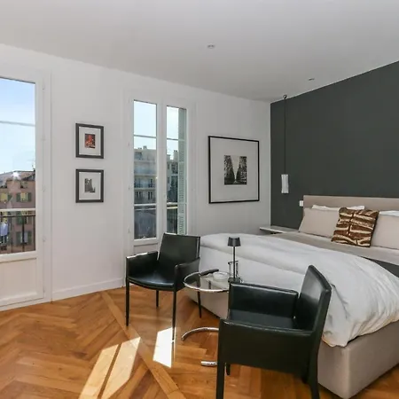 Modern Walking Distance To Beach In Carre D'or *