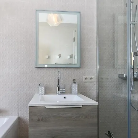 Modern Walking Distance To Beach In Carre D'or