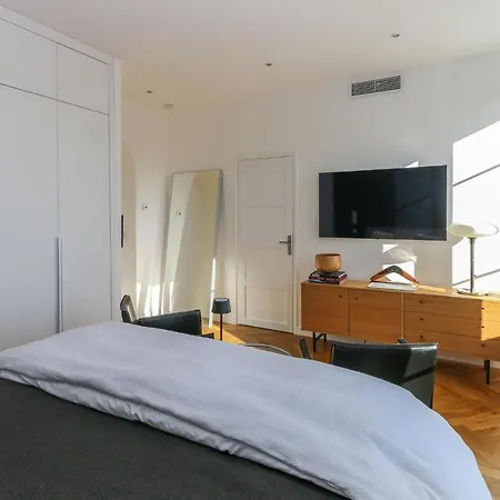 Modern Walking Distance To Beach In Carre D'or *
