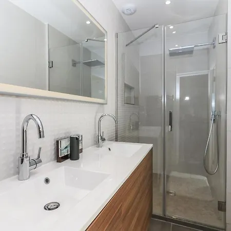 Apartment Modern Walking Distance To Beach In Carre D'or *
