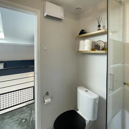 Near Promenade 4 People Apartment