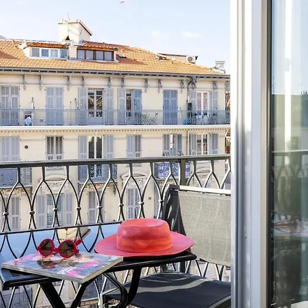 Otel 64 Nice