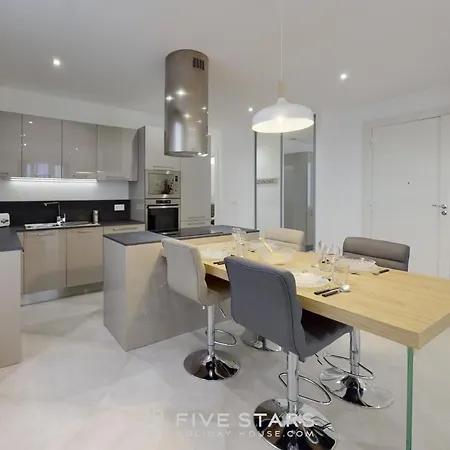 Grand Promenade Five Stars House *