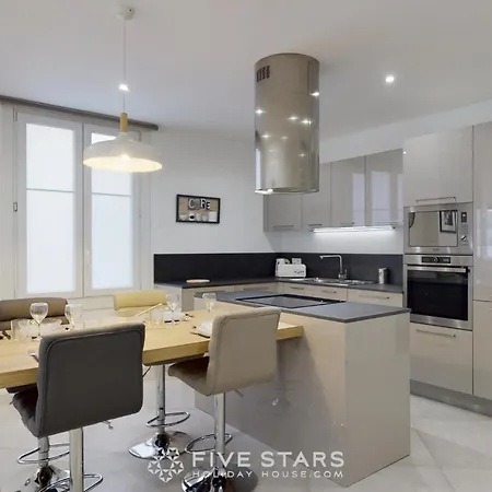 Grand Promenade Five Stars House *